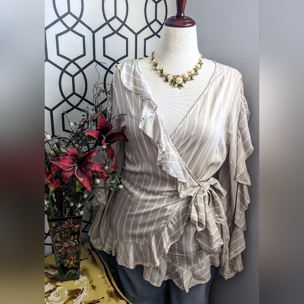✨Leith Elegant Beige Striped Wrap Top✨